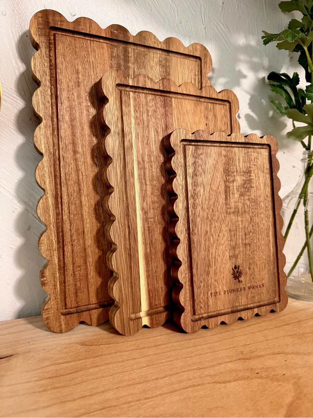 The Pioneer Woman Wood Scalloped Serving & Cutting Board Set - Warm Brown